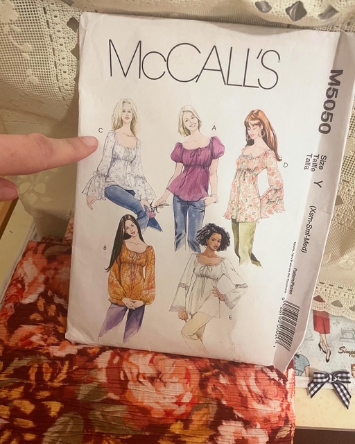 Sewing a Romantic Sleeved Peasant Blouse McCall’s 5050